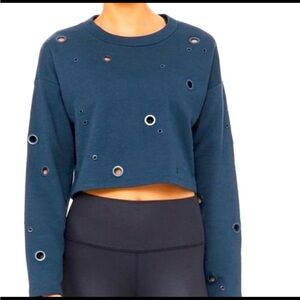 ALO yoga blue cadence grommet cropped pullover sweatshirt
